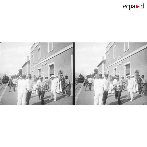 696.Gare. Départ du général Bailloud. [légende d'origine]