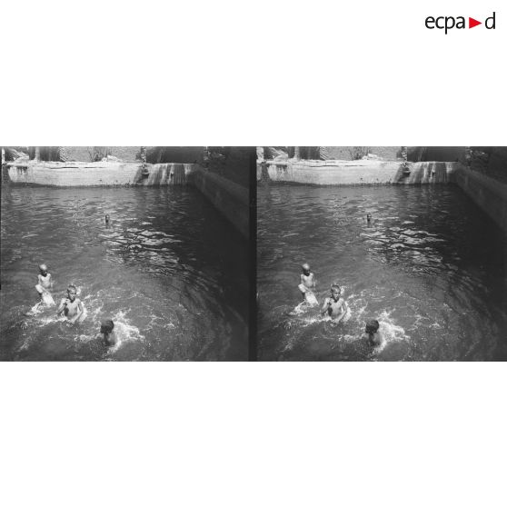 748. Arabes se baignant dans le bassin. [légende d'origine]