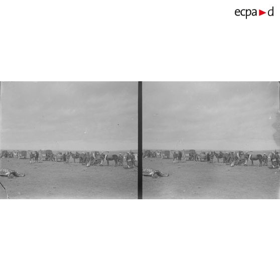 41. Une pause entre Colomb et El Hadjoui. [légende d'origine]