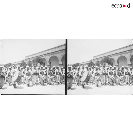 291. Fanfare du 3e bataillon du 2e régiment étranger. [légende d'origine]