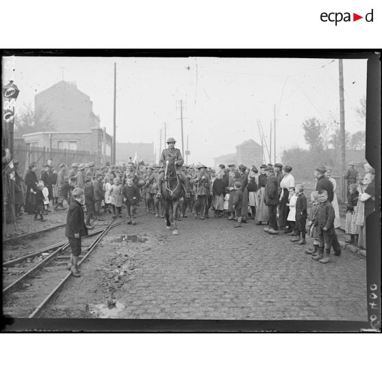 Lille, arrivée des troupes anglaises dans les faubourgs de Lille. [légende d'origine]