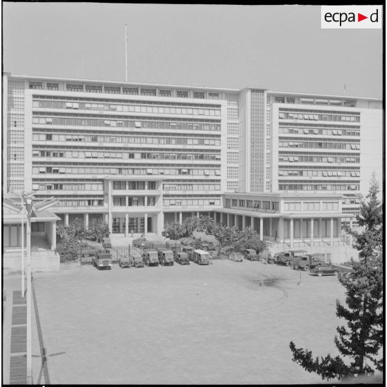 Alger. Fusillade au Plateau des Glières et rue d'Isly. Le Gouvernement général.