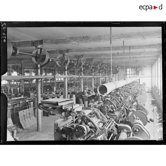 Lille, société anonyme d'Esquernes, métiers abimés et dont tout le cuivre a été enlevé. [légende d'origine]