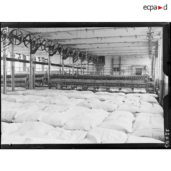 Lille, société anonyme d'Esquernes, métiers abimés et dont tout le cuivre a été enlevé. [légende d'origine]