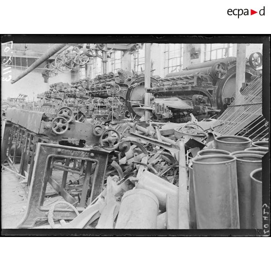 Lille, société anonyme d'Esquernes, métiers abimés et dont tout le cuivre a été enlevé. [légende d'origine]