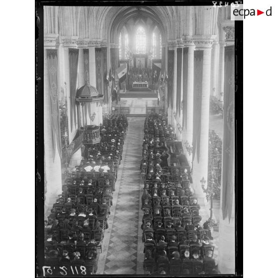 Lille, église Saint-Maurice. La première messe après la libération de la ville. [légende d'origine]