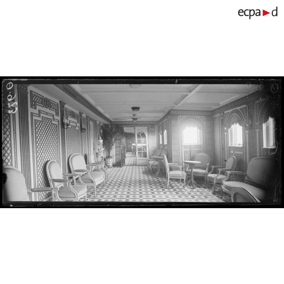 Bordeaux. Salons d'un transatlantique. [légende d'origine]