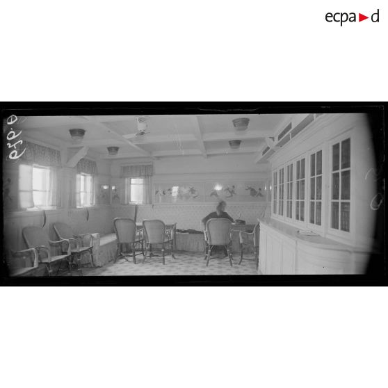 Bordeaux. Salon pour enfants à bord d'un transatlantique. [légende d'origine]