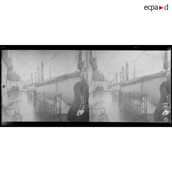 Bordeaux. Les canots de sauvetage d'un transatlantique. [légende d'origine]