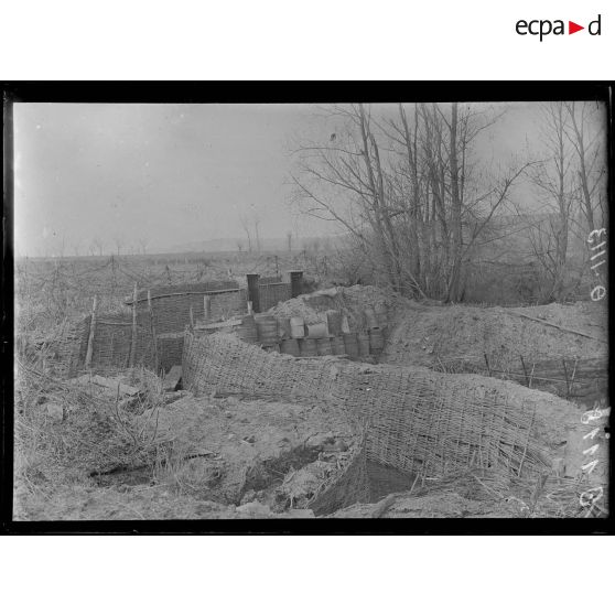 [Dans l'Aisne, des tranchées.]