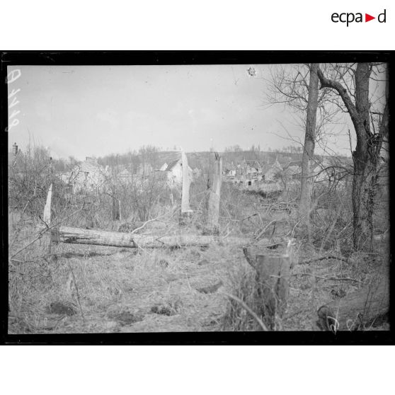 [Village en ruines.]