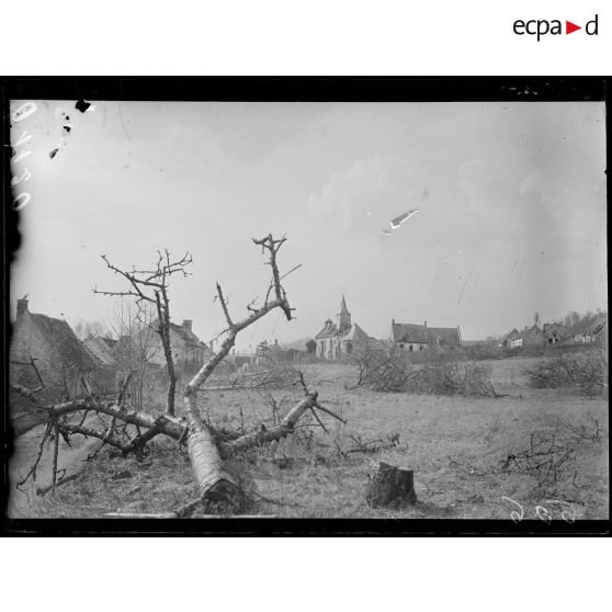 [Un village en ruines.]