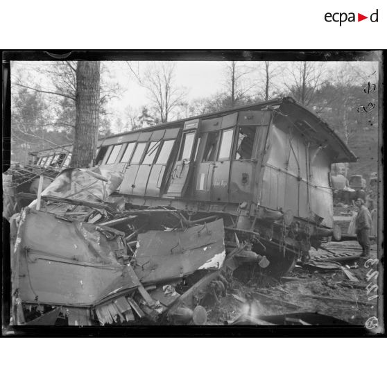 Dans la Marne. Tamponnement d'un train sanitaire. [légende d'origine]