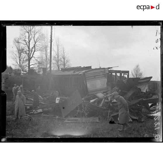Dans la Marne. Tamponnement d'un train sanitaire. [légende d'origine]