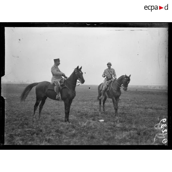 Près de Ville en Tardenois. Aisne. Le général pendant la revue. [légende d'origine]