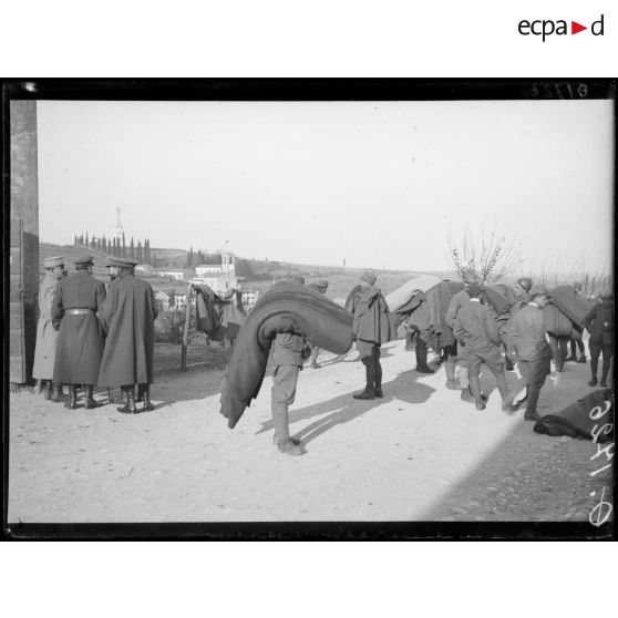 [Mission de journalistes français sur le front italien, à Custozza, province de Vérone.]