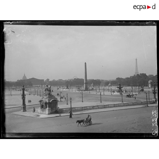 [Panorama de la place de la Concorde, à Paris.]