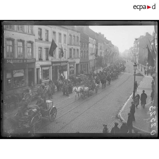 [Convoi allemand en retraite en centre ville.]