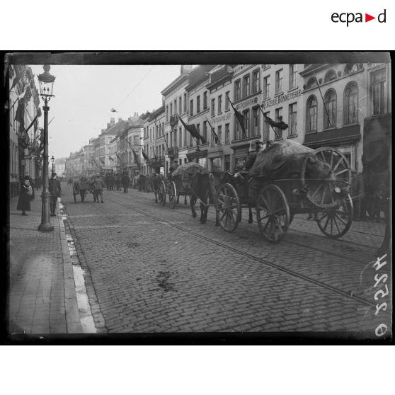 [Convoi allemand en retraite en centre ville.]