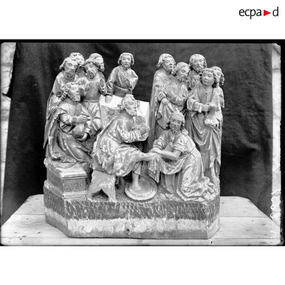 Oeuvres d'art photographiées. [légende d'origine]