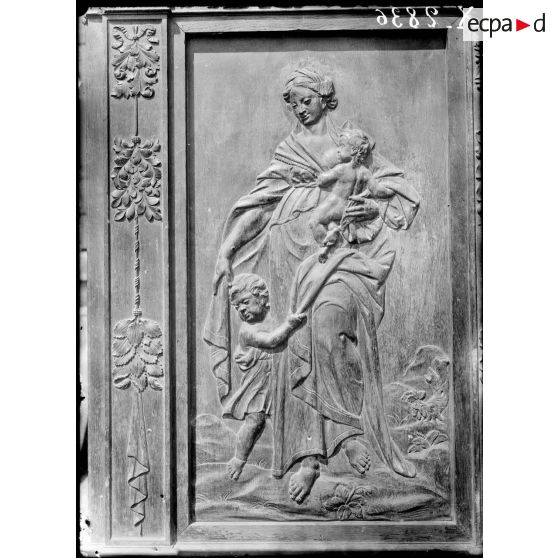 Oeuvres d'art photographiées. [légende d'origine]