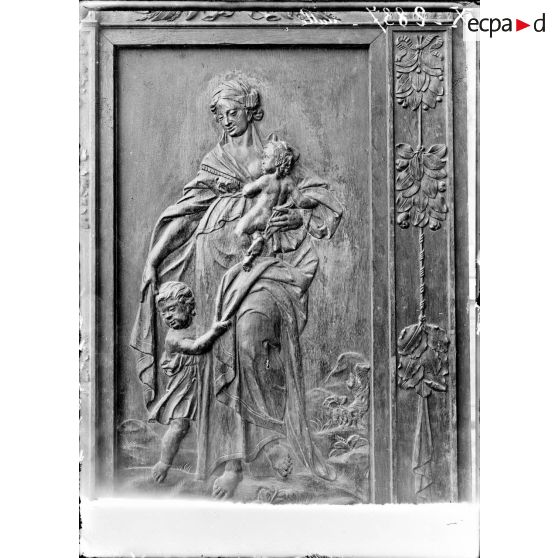 Oeuvres d'art photographiées. [légende d'origine]