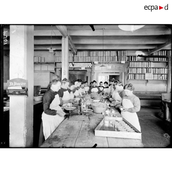 Conserves de pâtes. [légende d'origine]