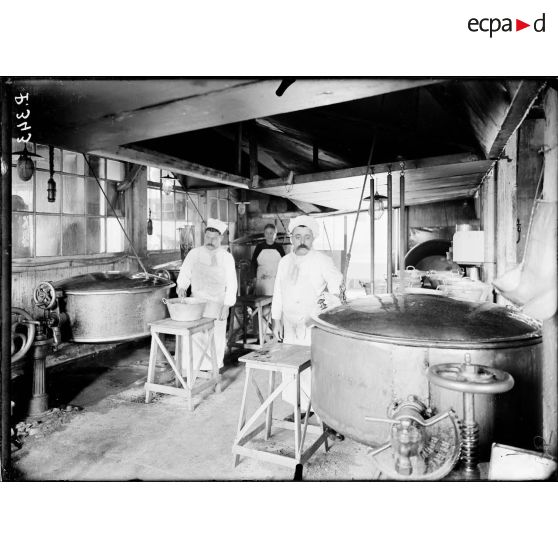 Les "sauteuses". [légende d'origine]