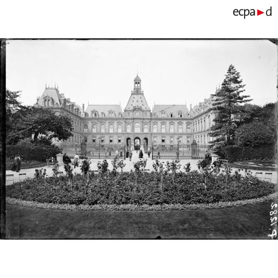 Le Havre. [Illisible]. L'Hôtel de Ville. [légende d'origine]