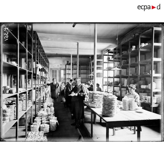 Maison Haviland et Cie. L'emballage de la porcelaine. [légende d'origine]