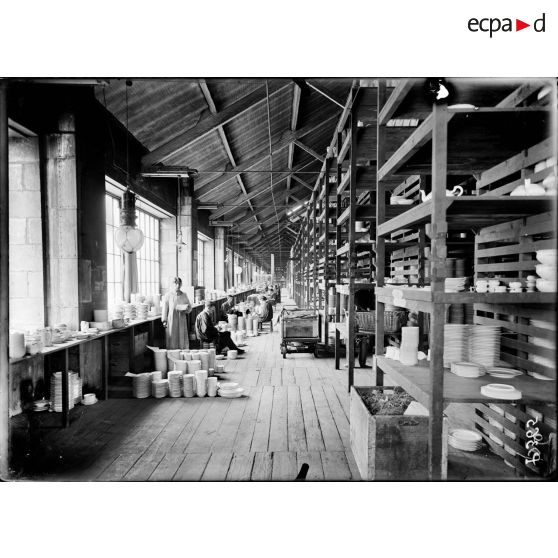 Maison Haviland et Cie. L'atelier de "blanc". [légende d'origine]