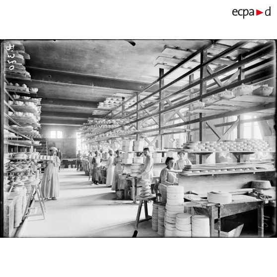 Maison Haviland et Cie. L'atelier de coulage. [légende d'origine]