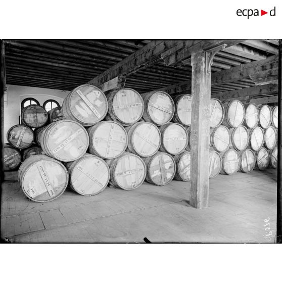 Châteauroux (Indre). Manufacture de tabac pour la troupe. Ce qui se fabrique en un jour de la manufacture de Châteauroux. [légende d'origine]