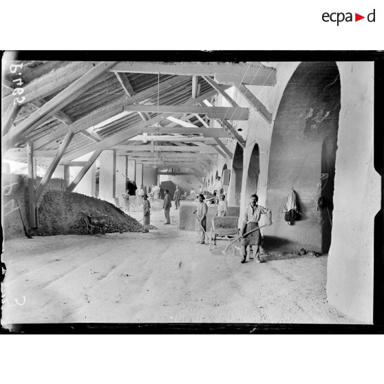 Grenoble. Ciment de la société Porte de France. Le ciment tel qu'il sort des fours. [légende d'origine]