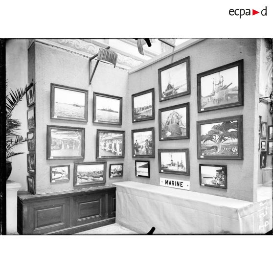 Paris. Octobre 1916. Louvre. Pavillon de Marsan. Exposition des photographies de guerre de la SPA. Marine. [légende d'origine]