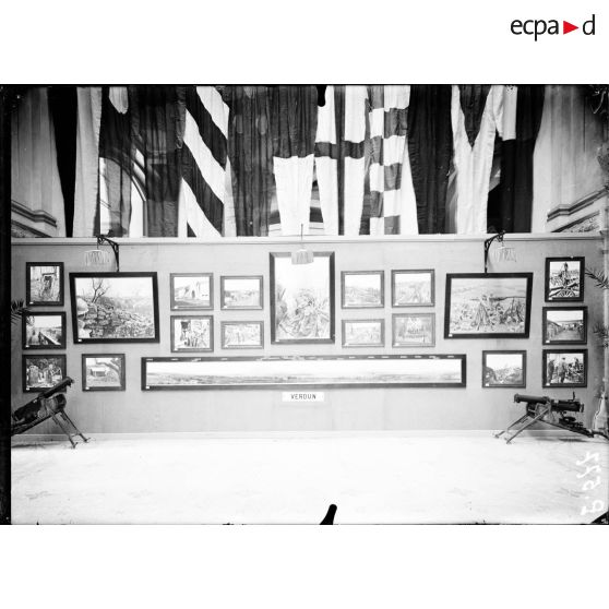 Paris. Octobre 1916. Louvre. Pavillon de Marsan. Exposition des photographies de guerre de la SPA. [légende d'origine]