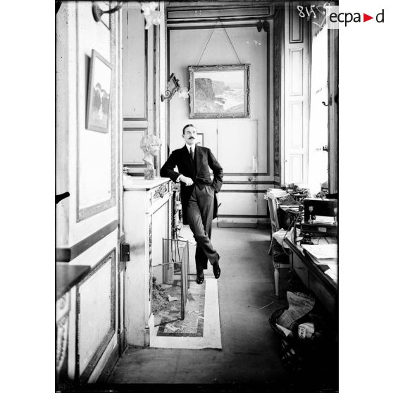 Sous secrétaire d'Etat des Beaux-Arts. Monsieur Péloni. [légende d'origine]