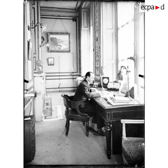 Sous secrétaire d'Etat des Beaux-Arts. Monsieur P. Alype. [légende d'origine]