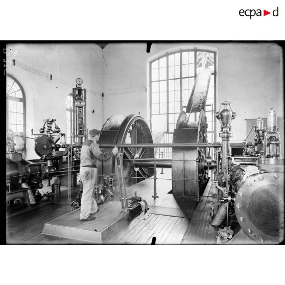 Angers. Maine et Loire. Compagnie des ardoisières. La nouvelle machine de sécurité desservant les puits d'extraction. [légende d'origine]