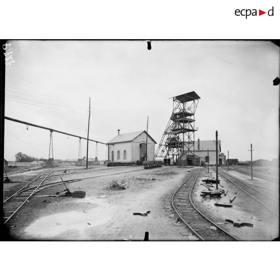 Angers. Maine et Loire. Compagnie des ardoisières. Un puits d'extraction. [légende d'origine]