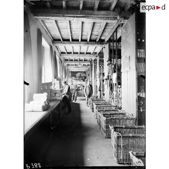 Toulouse. Maison Chêne et Pélissier. Tricotage mécanique. Les magasins. [légende d'origine]