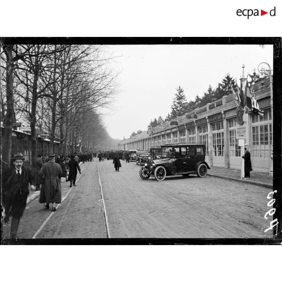 Lyon (Rhône). Visite du Président de la République à la foire de Lyon (mars 1917). [légende d'origine]
