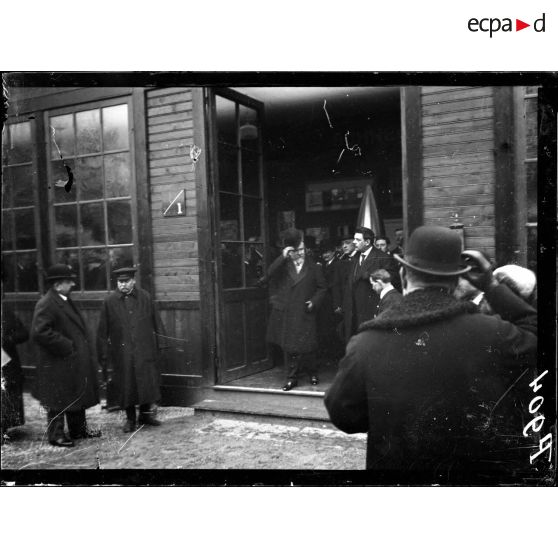 Lyon (Rhône). Visite du Président de la République à la foire de Lyon (mars 1917). [légende d'origine]