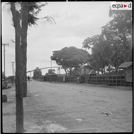 1 à 11 Les différentes haltes du convoi de vivres, chargés à Kompong Trach et destinés au poste de Tros. [description provisoire]