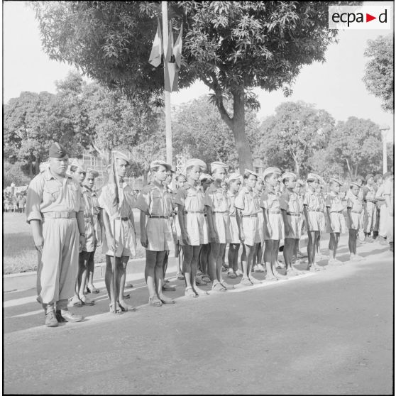 7 Les enfants de troupe de l'ARK (Armée Royale Khmère). [description provisoire]