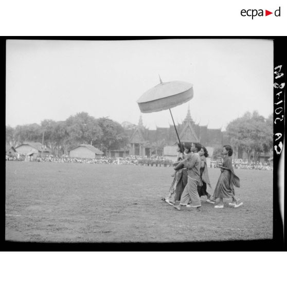 1 à 11 Procession du Sdach Méak et de sa femme, tracé du "sillon sacré", les boeufs et le choix des aliments. [description provisoire]