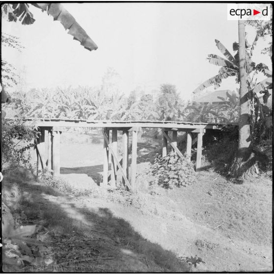 28 à 37 Construction d'un pont. [description provisoire]