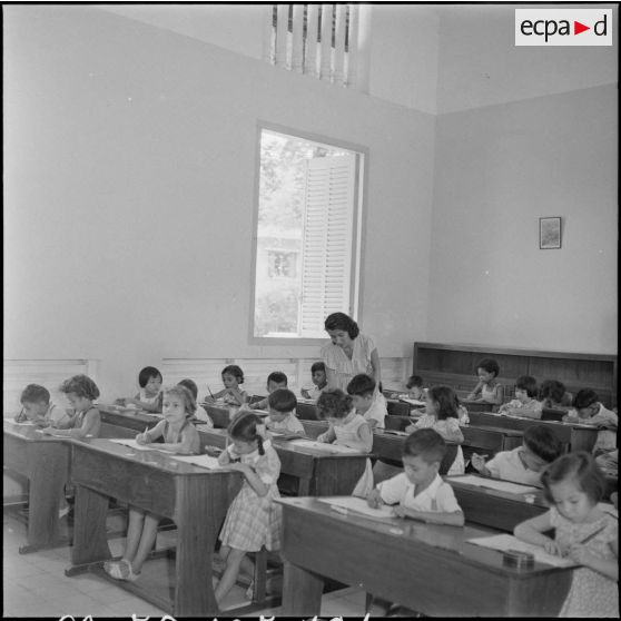 Une salle de cours de l'école Norodom au Cambodge. [description provisoire]