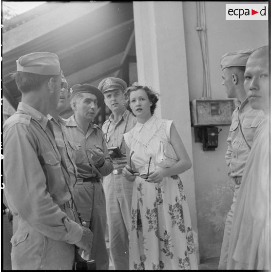 13 à 15  Les officiers américains en visite à l'Ecole supérieure de pali. [description provisoire]