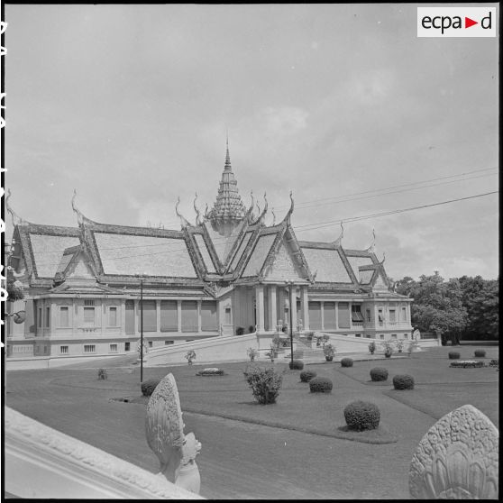 Salle du trône du Palais royal de Phnom Penh. [description provisoire]